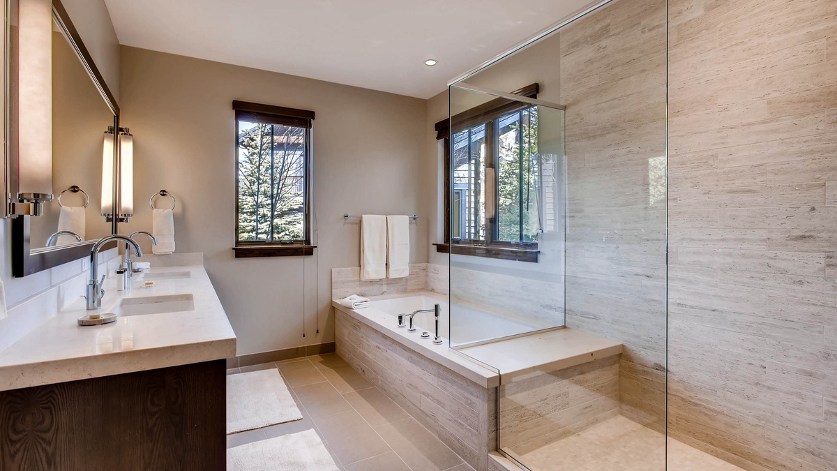 Bedroom 1, Main Level - Primary ensuite