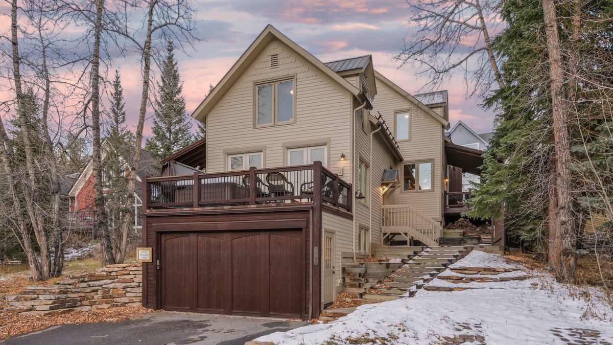 Raven's Bungalow exterior