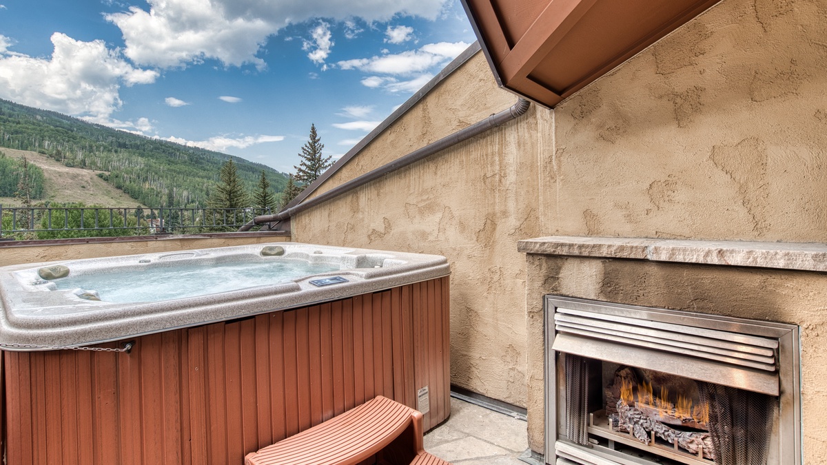 Hot Tub and Fireplace, Upper Level