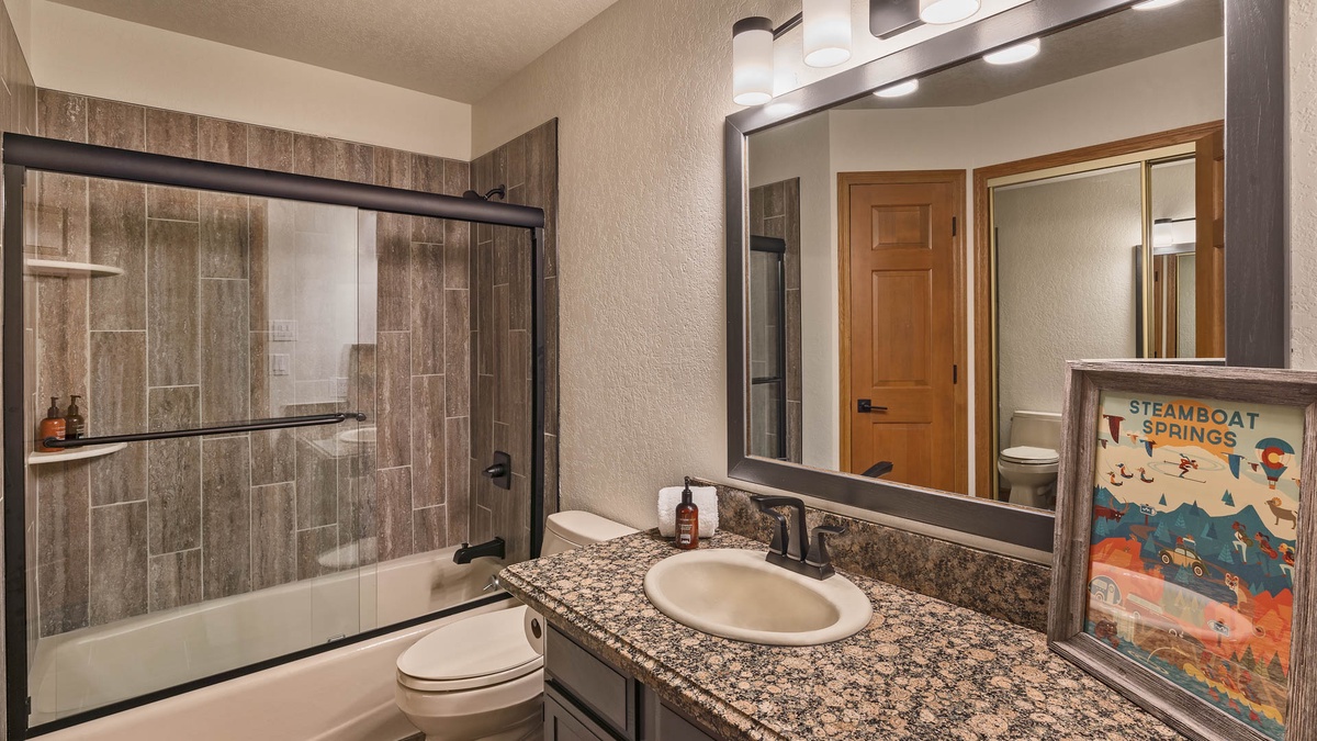 Glacier Lodge West - King 2 ensuite