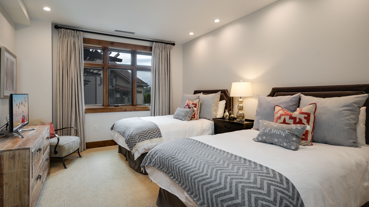 Bedroom 3, Main Level - Bedroom with two full beds