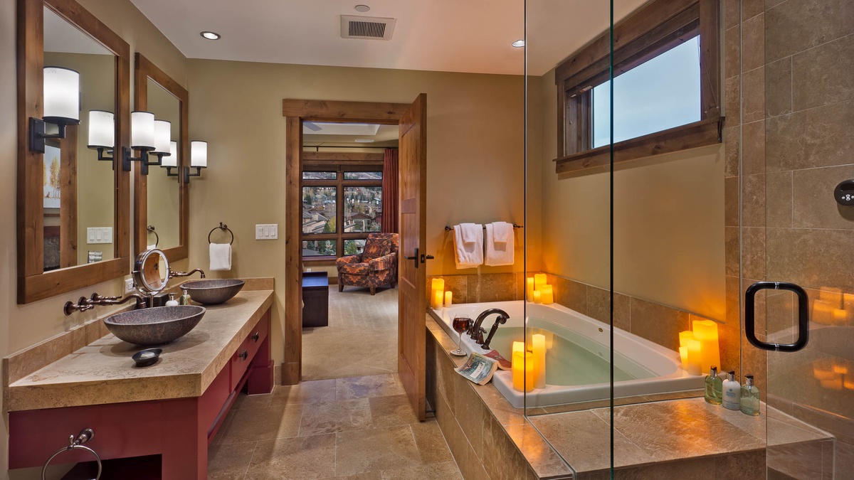 Bedroom 1, Main Level - Primary ensuite with soaking tub