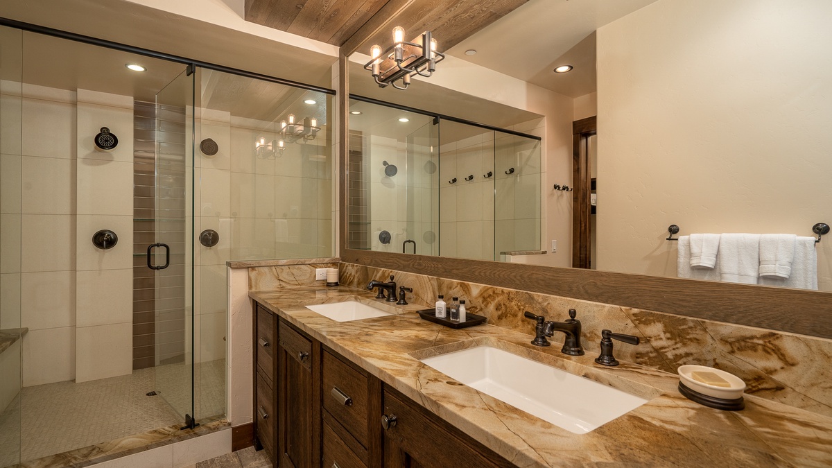 Bedroom 5, Lower Level - King suite on lower level ensuite