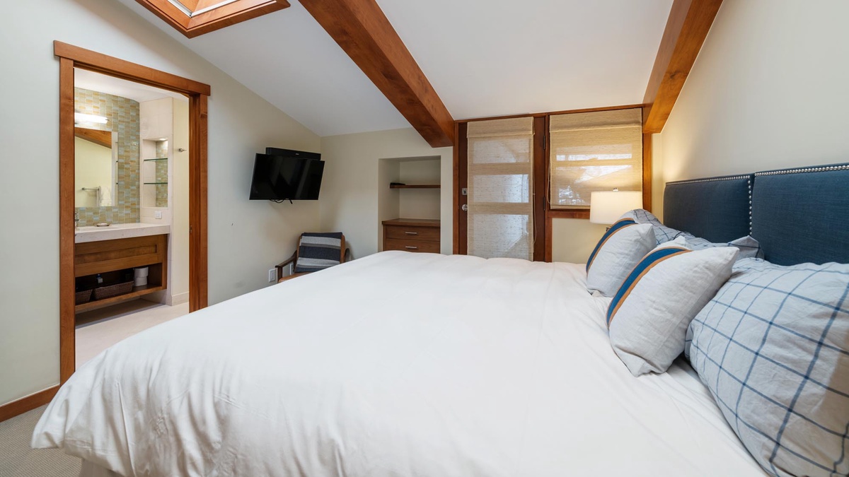 Bedroom 3, Upper Level - Split King Bedroom