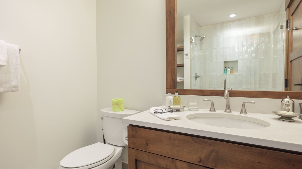 Bedroom 2, Main Level - Guest king bedroom ensuite