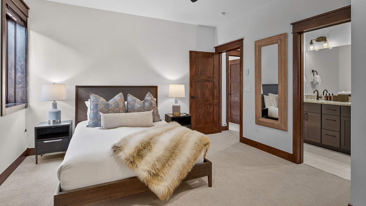 Bedroom 3, Lower Level - Queen suite