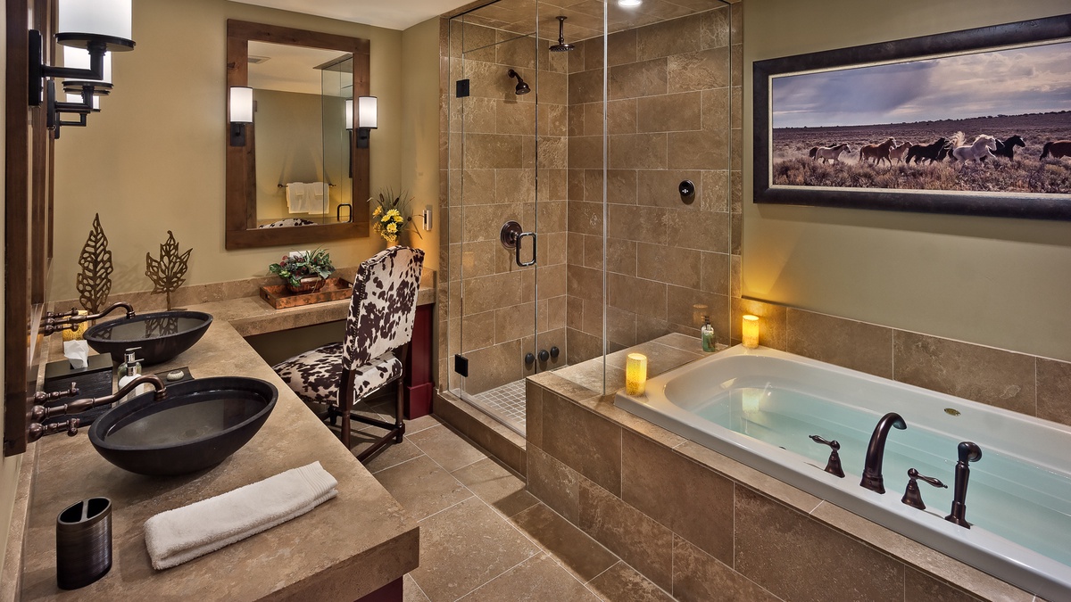 Bedroom 1, Main Level - Primary ensuite