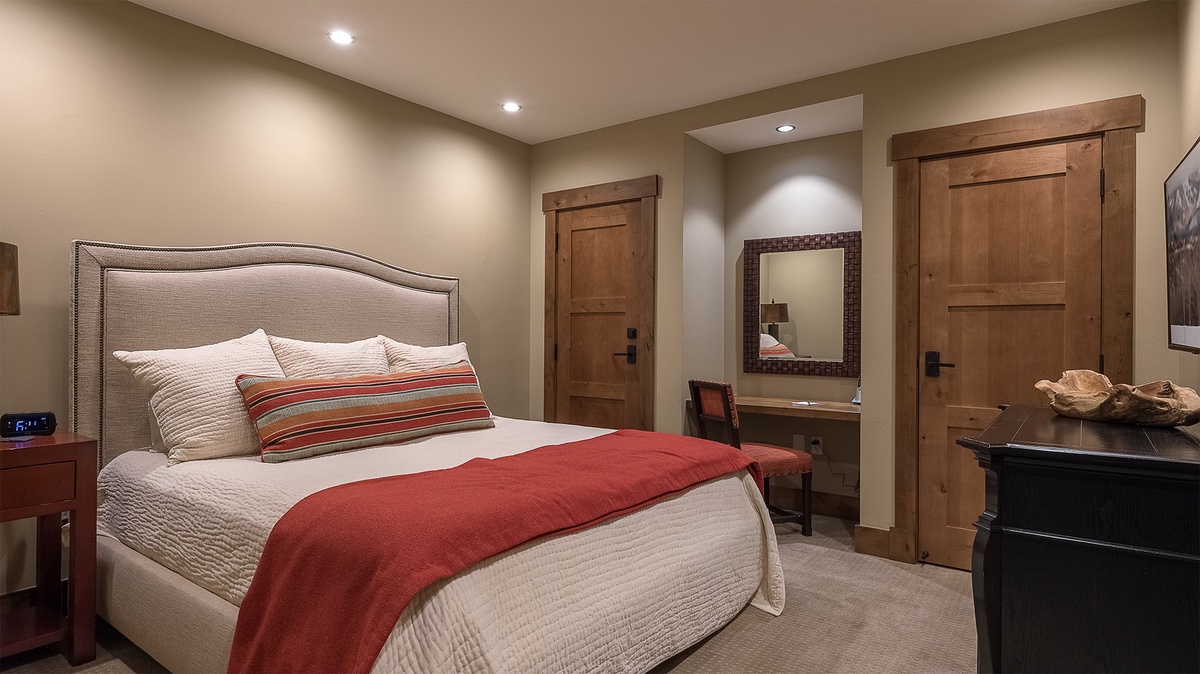 Bedroom 2, Upper Level - King bed