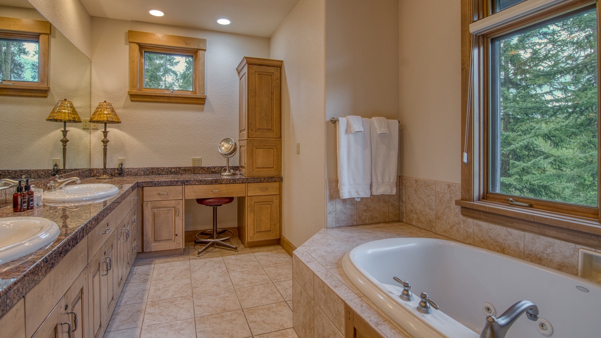 Bedroom 1, Main Level - Primary ensuite with tub