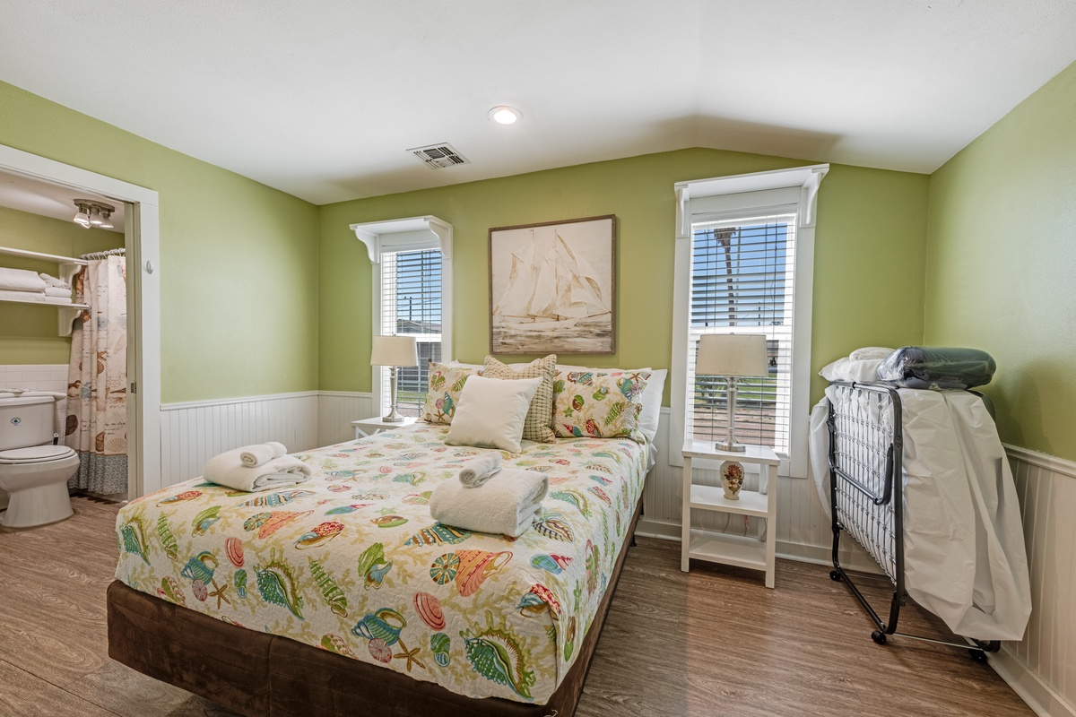 Wake up refreshed in your cheerful bedroom featuring a comfortable bed, fresh towels, and convenient en-suite bathroom access.
