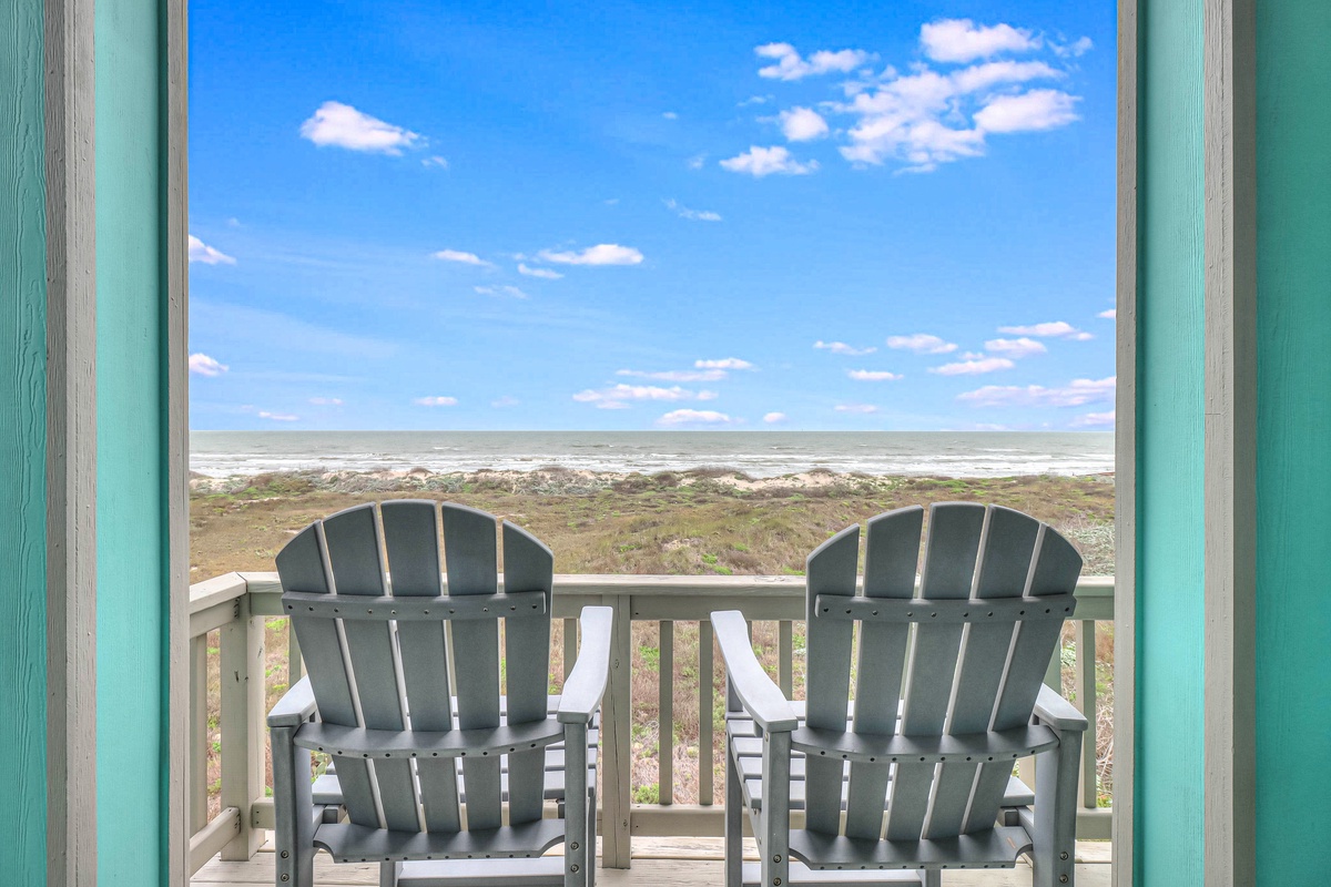 Step onto your private balcony and sink into comfortable chairs while soaking up endless ocean views and salty sea breezes.