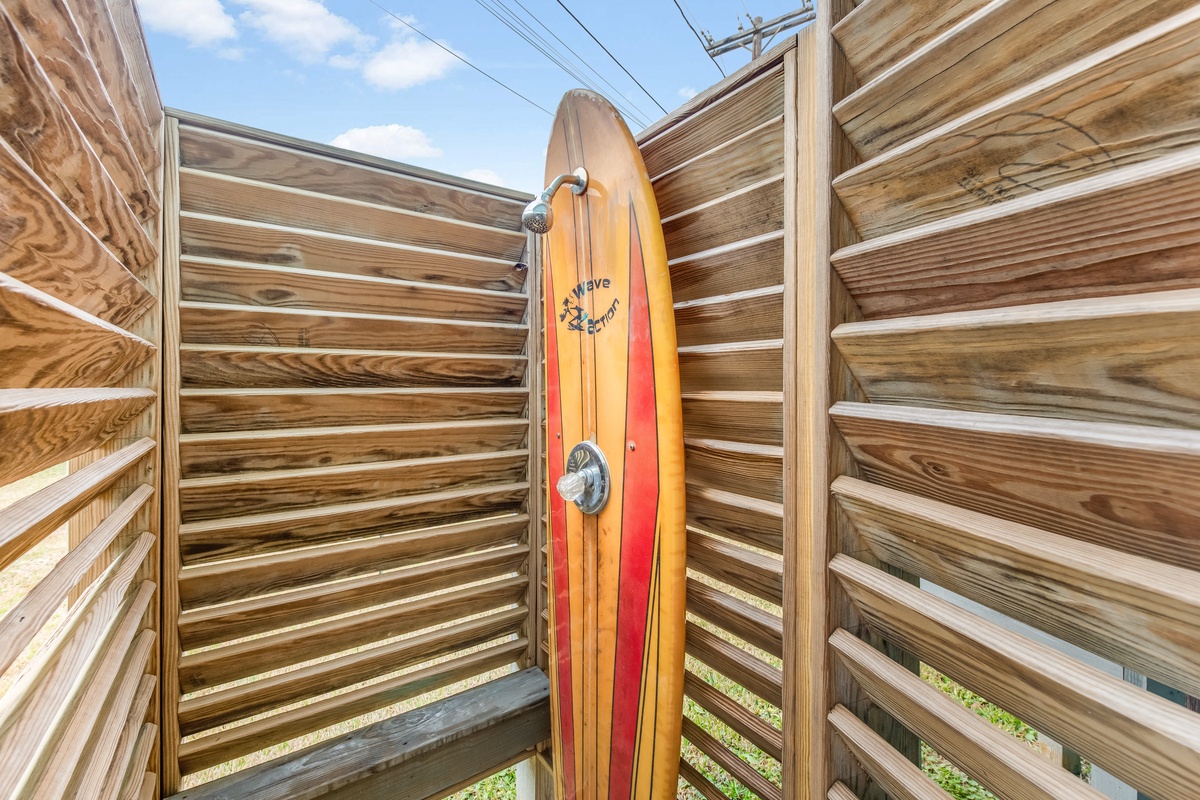 Store your surfboard in this secure outdoor shower area, perfect for rinsing off after your beach adventures.