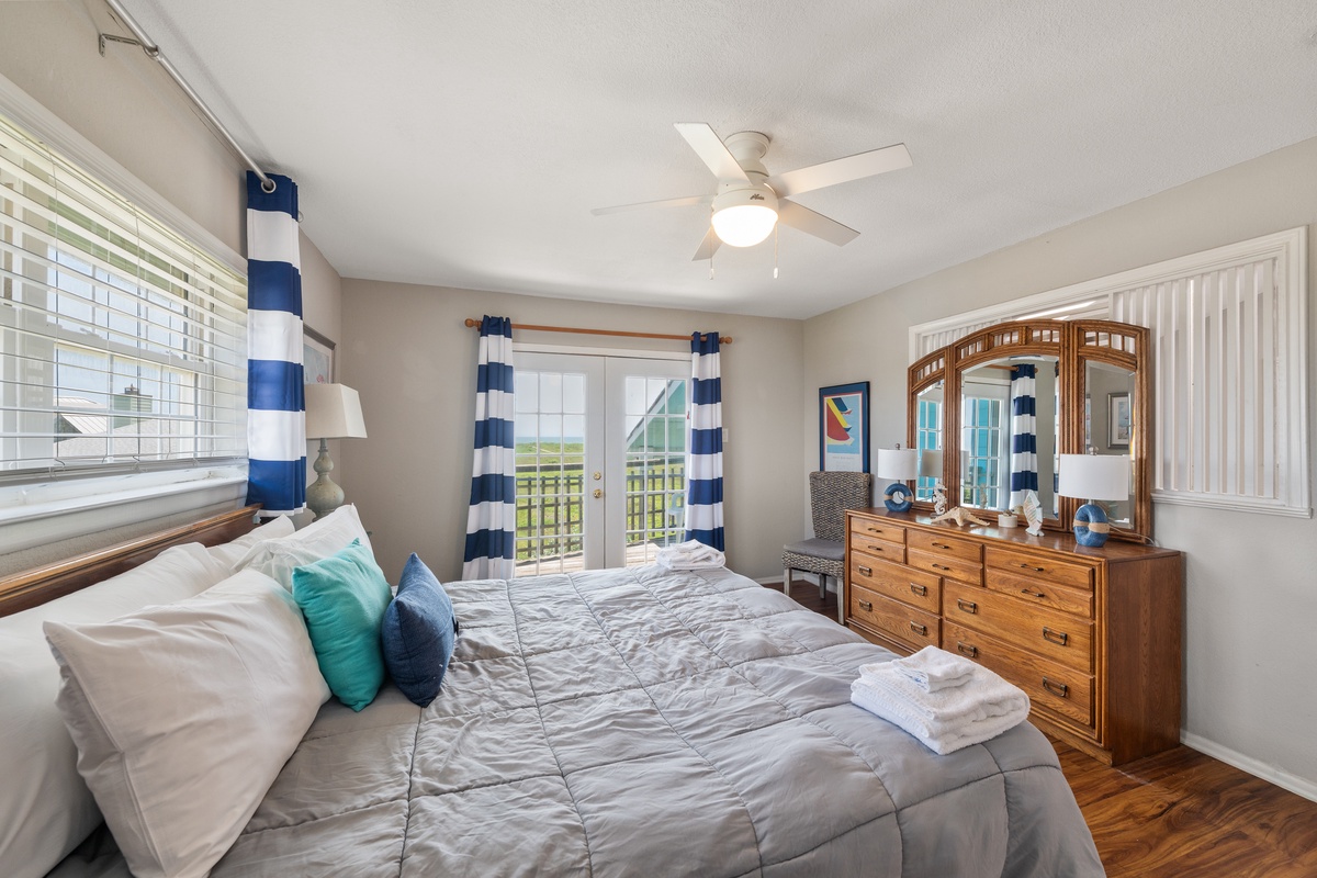 Settle into your coastal retreat featuring plush bedding, natural hardwood floors, and nautical-inspired décor that sets the perfect vacation mood. The ceiling fan keeps you comfortable year-round.