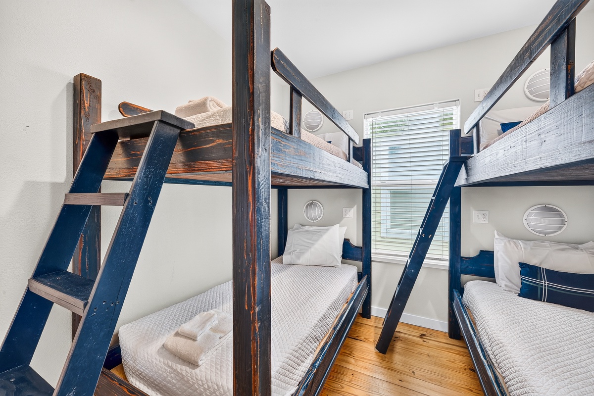 Your kids will love claiming their favorite bunk in this bright, nautical-inspired room. With fresh linens and room for everyone, bedtime becomes the start of your next adventure together.
