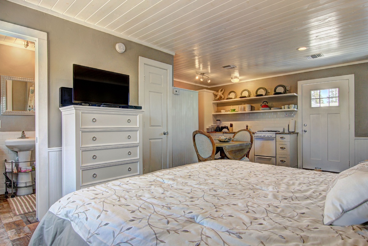 Relax in your cozy studio suite with a comfy bed, full kitchen, and everything needed for your perfect getaway.