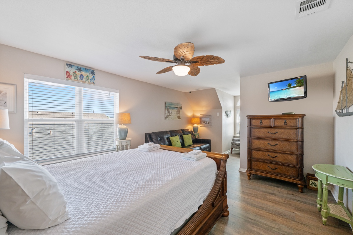 Drift off peacefully in your comfortable bedroom, where tropical ceiling fans keep you cool and warm lamps create perfect evening ambiance.