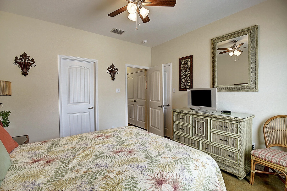 Sink into tropical comfort with wicker furnishings, your own flatscreen TV, and ceiling fan keeping you cool throughout your stay.
