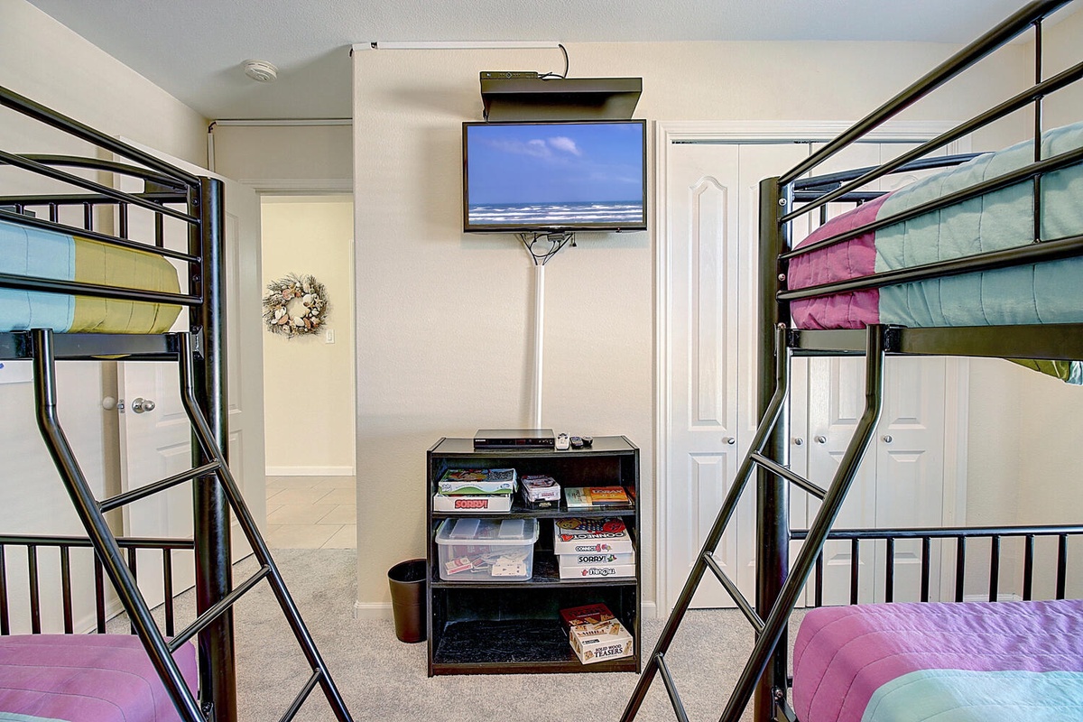 Your group sleeps comfortably in cozy bunk beds while enjoying entertainment with the wall-mounted TV and shelved games for endless fun.