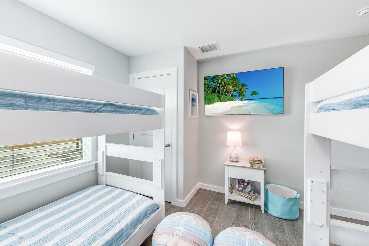 Your family will love this cheerful bunk room featuring twin bunk beds and coastal decor perfect for kids' adventures.