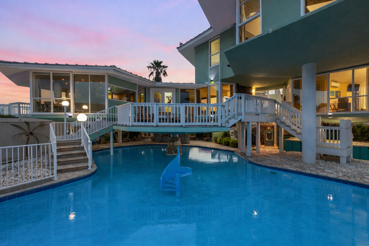 Podhouse pool