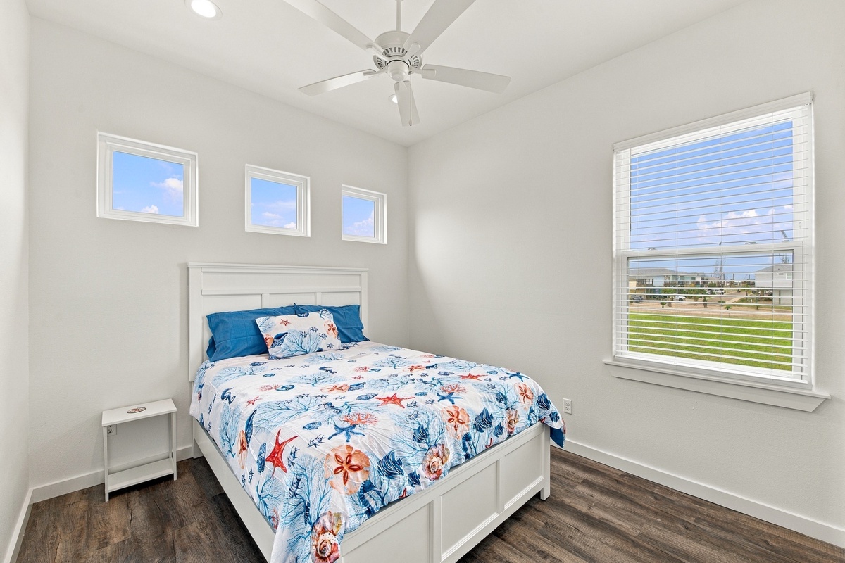 Drift into restful sleep in this second bedroom with a full bed, where breezy open views bring the outdoors in. A ceiling fan keeps you cool and offers a refreshing tone for your stay.