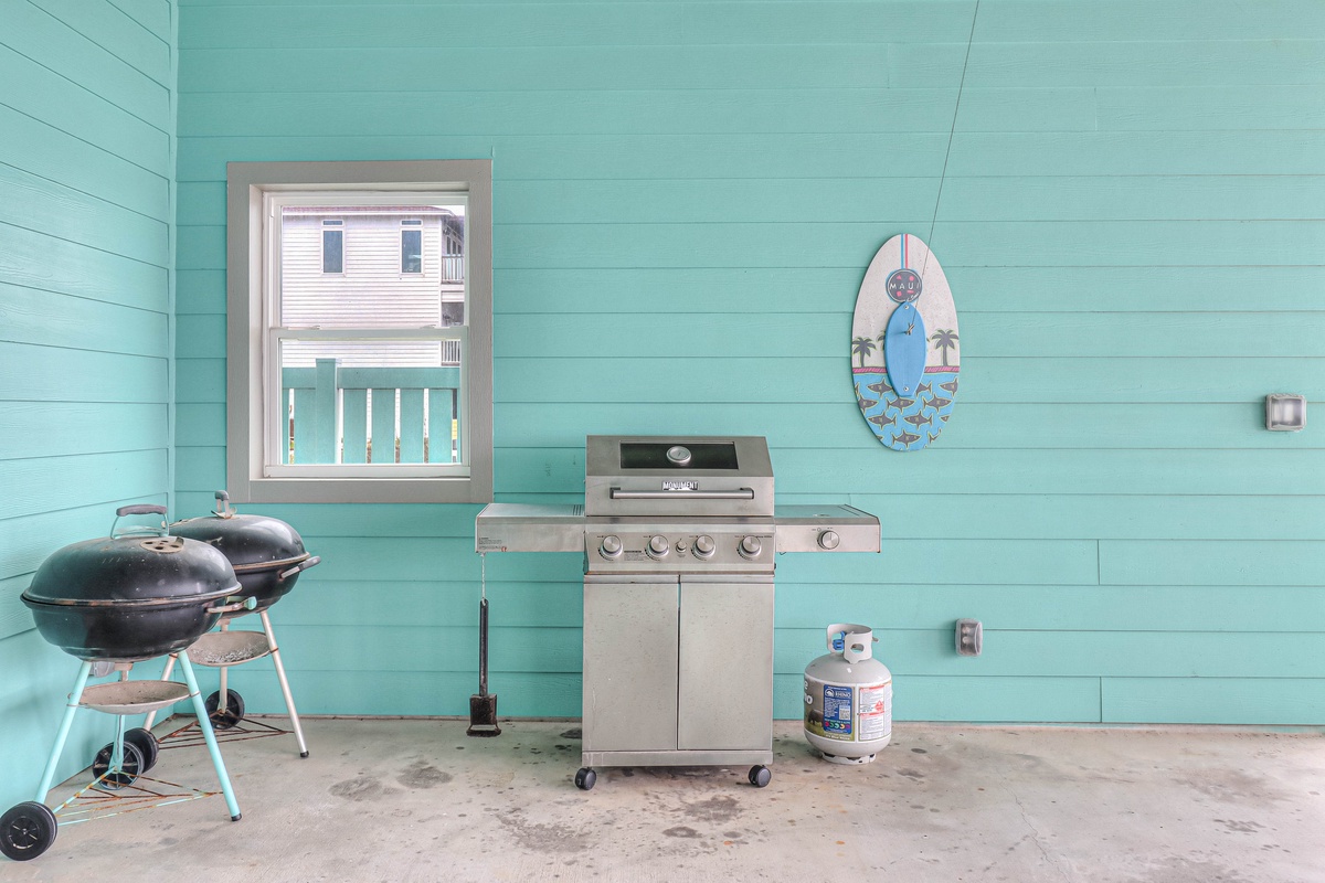 Your outdoor cooking paradise awaits with dual grilling options and coastal charm in this vibrant turquoise space.