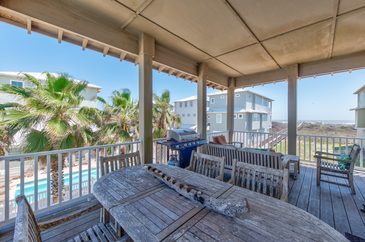 Your covered deck offers the perfect spot for outdoor dining with tropical palm views and ocean breezes flowing through.