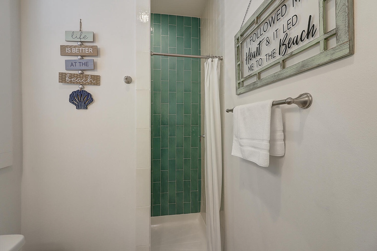 Refresh in your coastal-themed bathroom with sea-glass tile accents and beach-inspired décor that makes every morning feel like a seaside getaway.