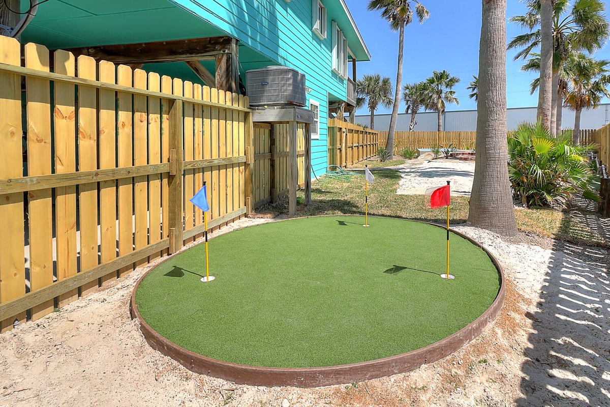 Practice your putting skills on your private mini golf green, surrounded by swaying palms and tropical charm.
