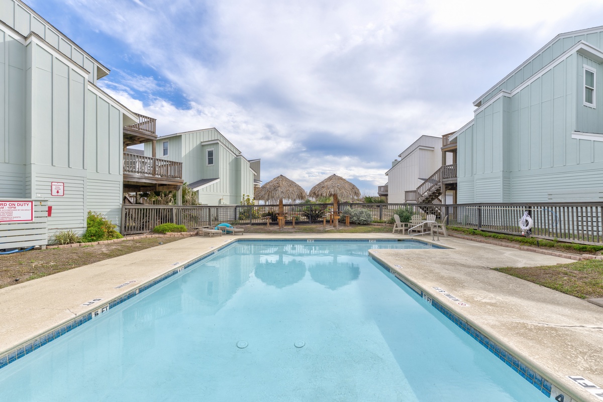 Cool off in this sparkling community pool surrounded by tropical thatched umbrellas and comfortable lounge chairs for ultimate relaxation.