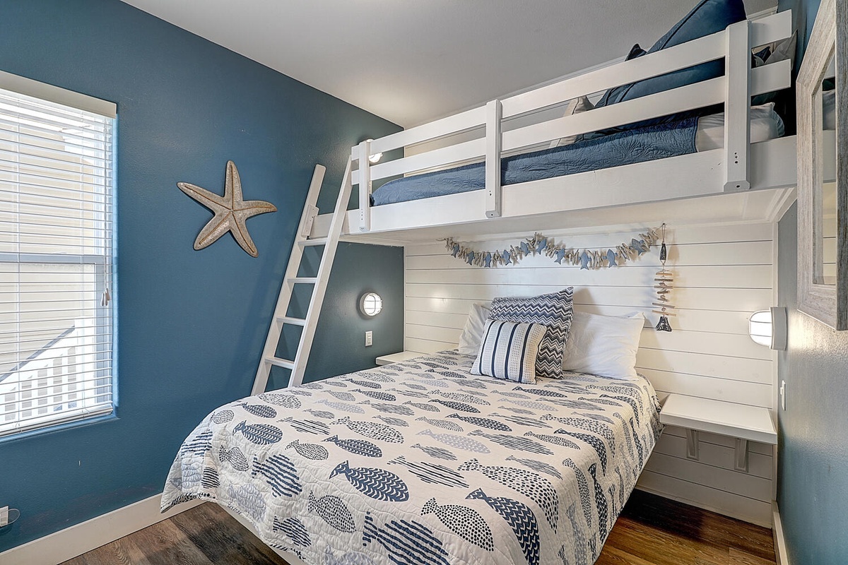 Sleep under the stars in your coastal-themed bunk room, where nautical blues and starfish charm create the perfect seaside retreat.
