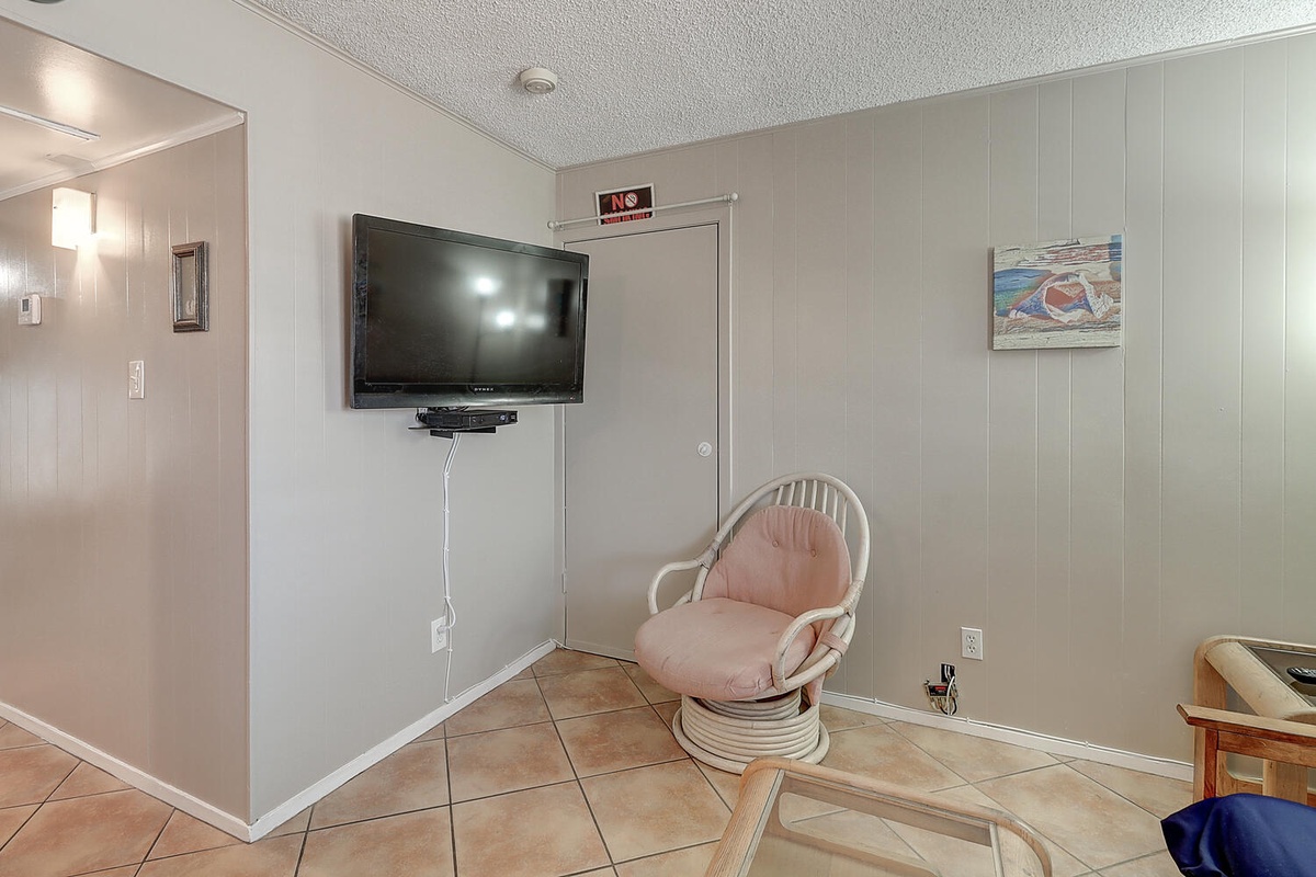 Settle into your cozy swivel chair to catch up on shows or simply unwind in this comfortable entertainment corner of your home away from home.