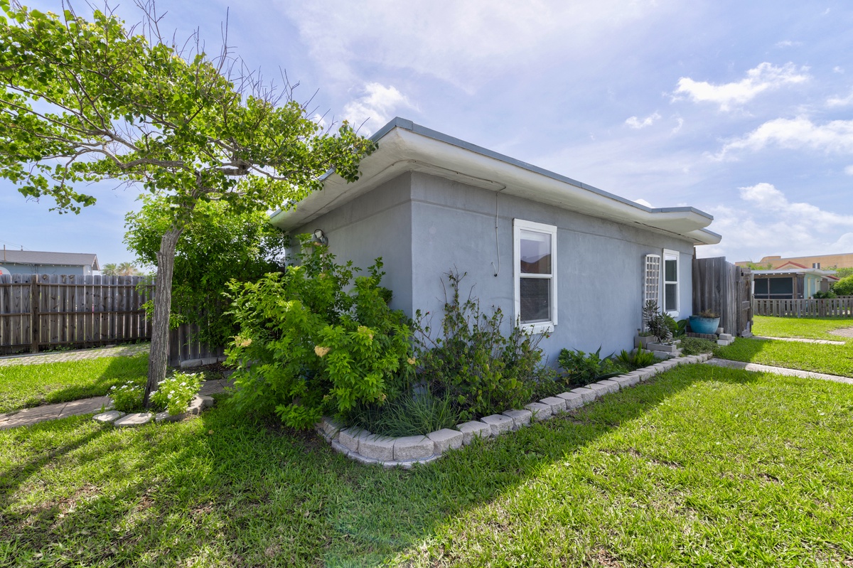 Your island escape begins here—a charming single-story retreat in a quiet neighborhood just minutes from the beach and local attractions.
