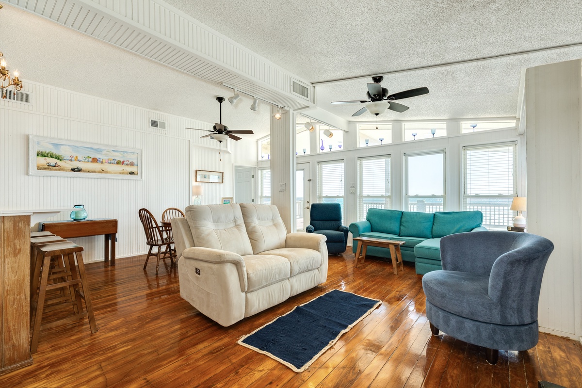 Wall of windows showcase the Gulf view