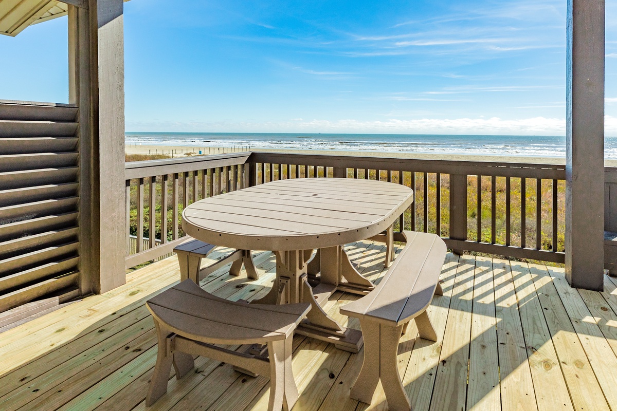 Dine al fresco overlooking the beach