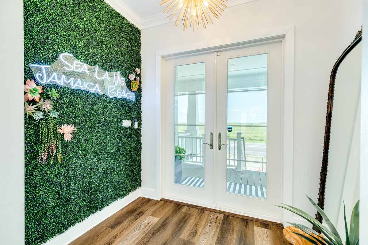 Front entrance to Sea La Vie!