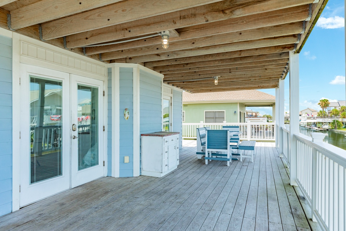 Entrance to Discovery Bayhouse on the main level deck