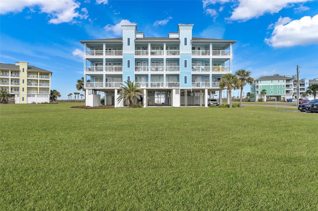 Beachfront condo located in Pointe West