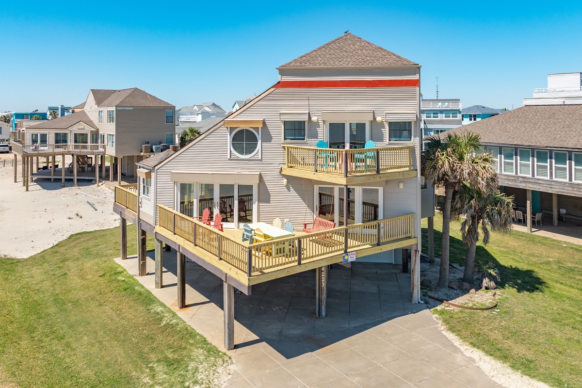 Beachfront home located in Pirates Beach