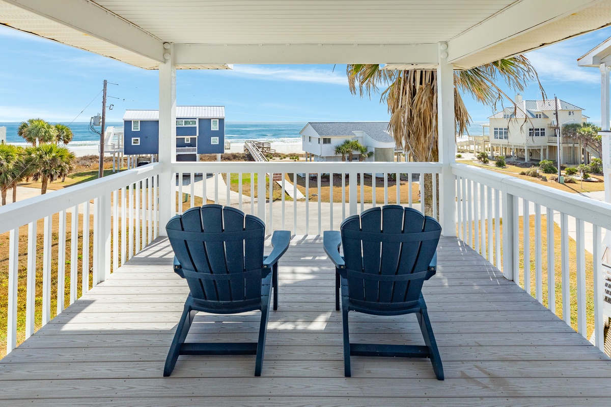 Peek-a-boo Gulf views from the covered deck