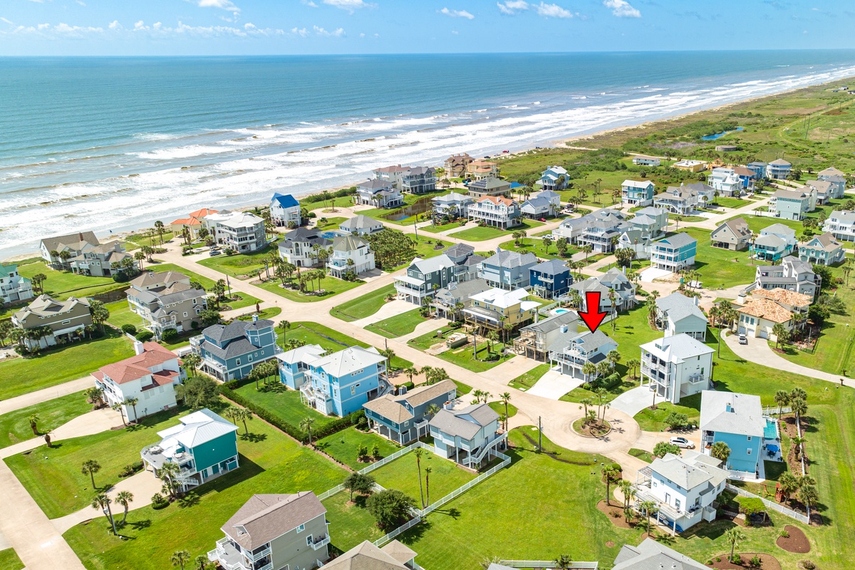 Just a quick neighborhood stroll away from the beach