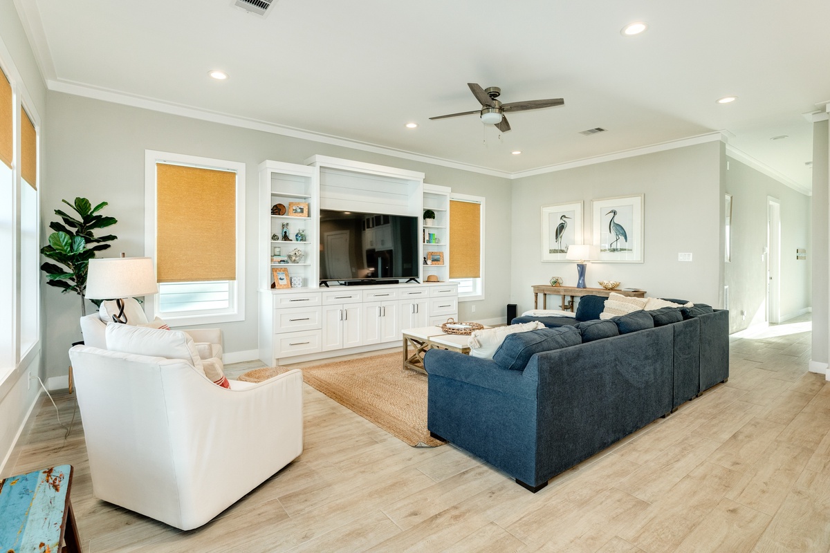 Custom touches & contemporary décor throughout