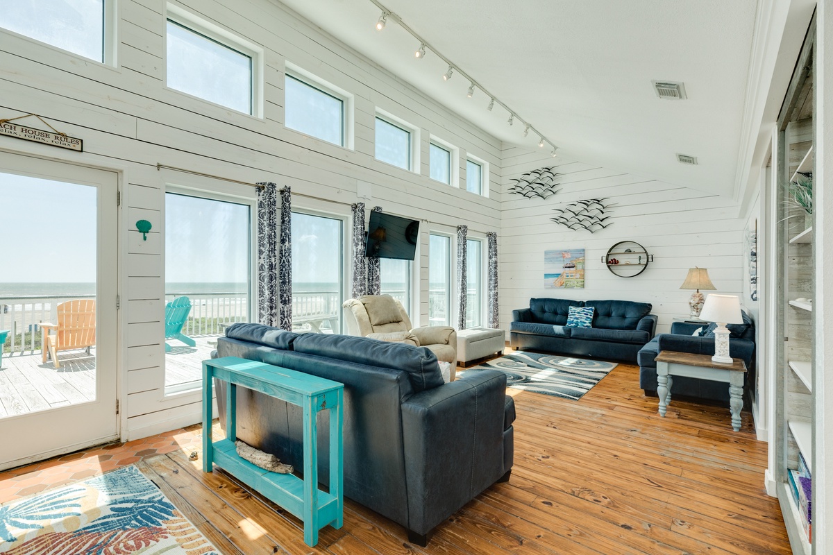 Bright & airy, inviting living space