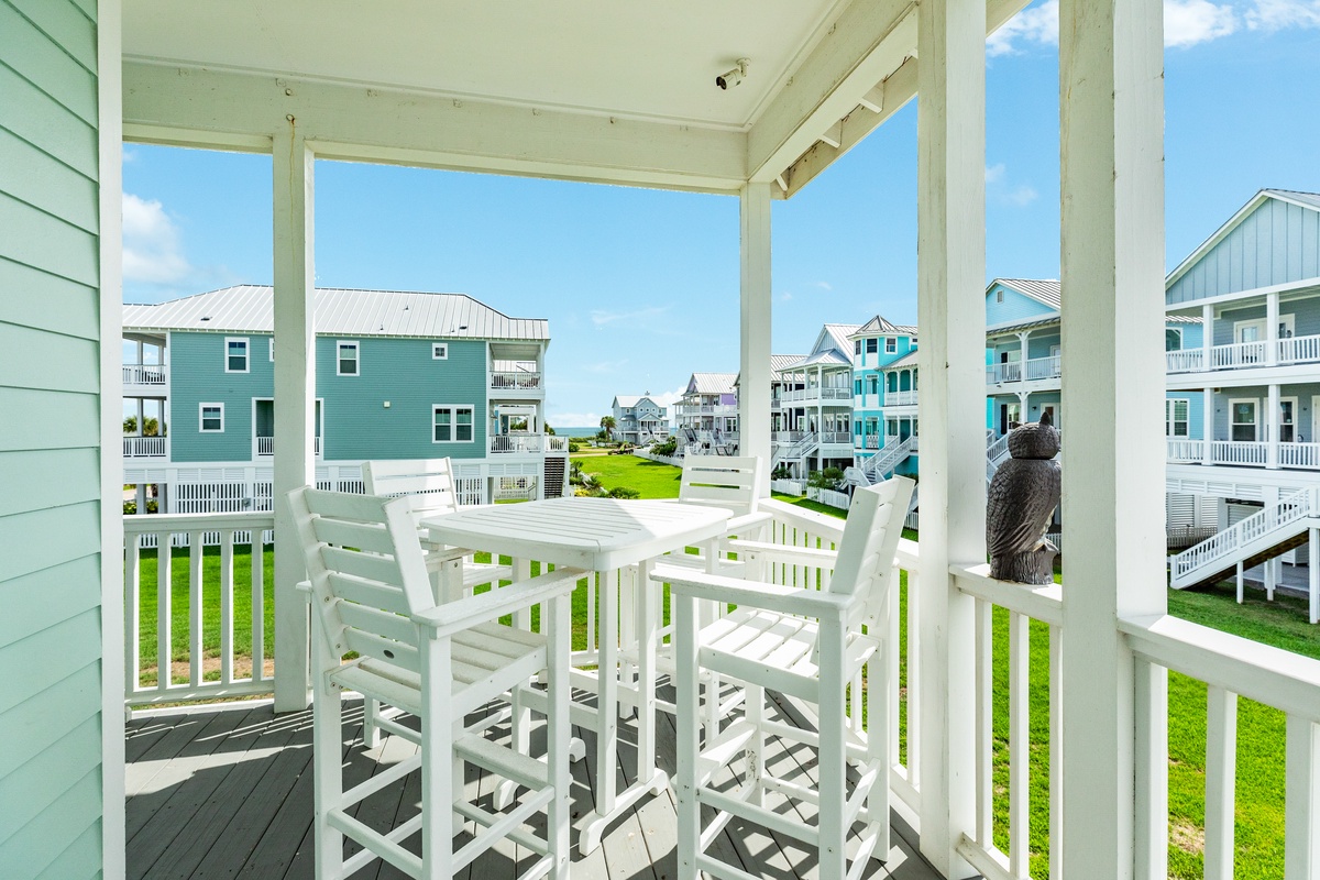 Dine al fresco on the covered deck