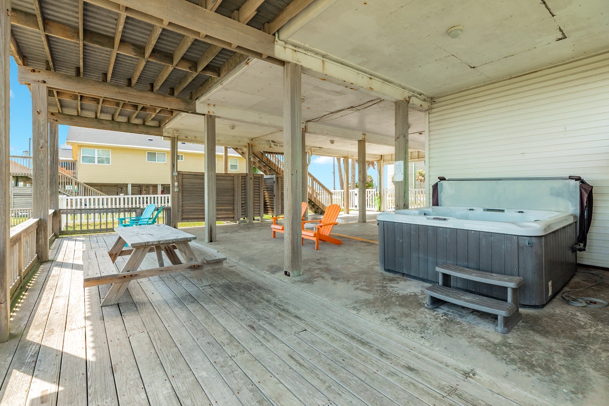 Enjoy nights in the private hot tub