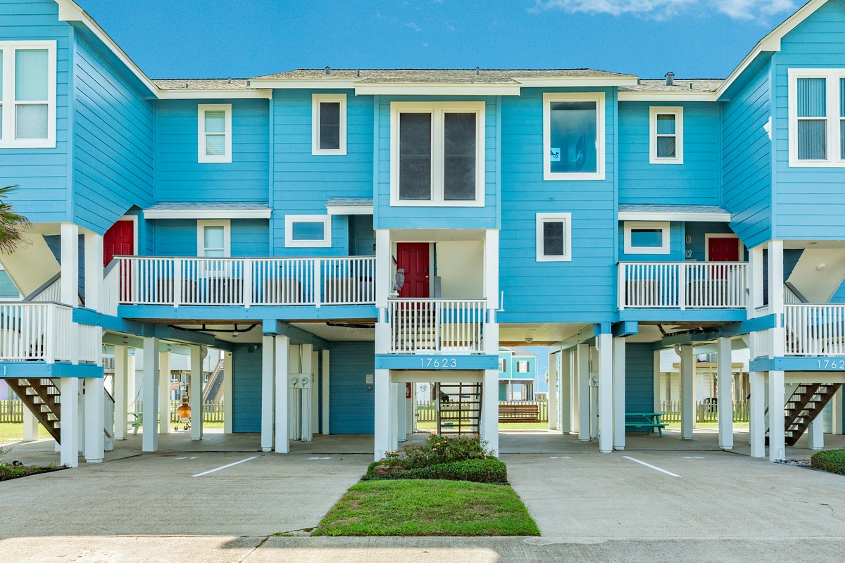 Beachside townhome located in the Karankawa Beach neighborhood
