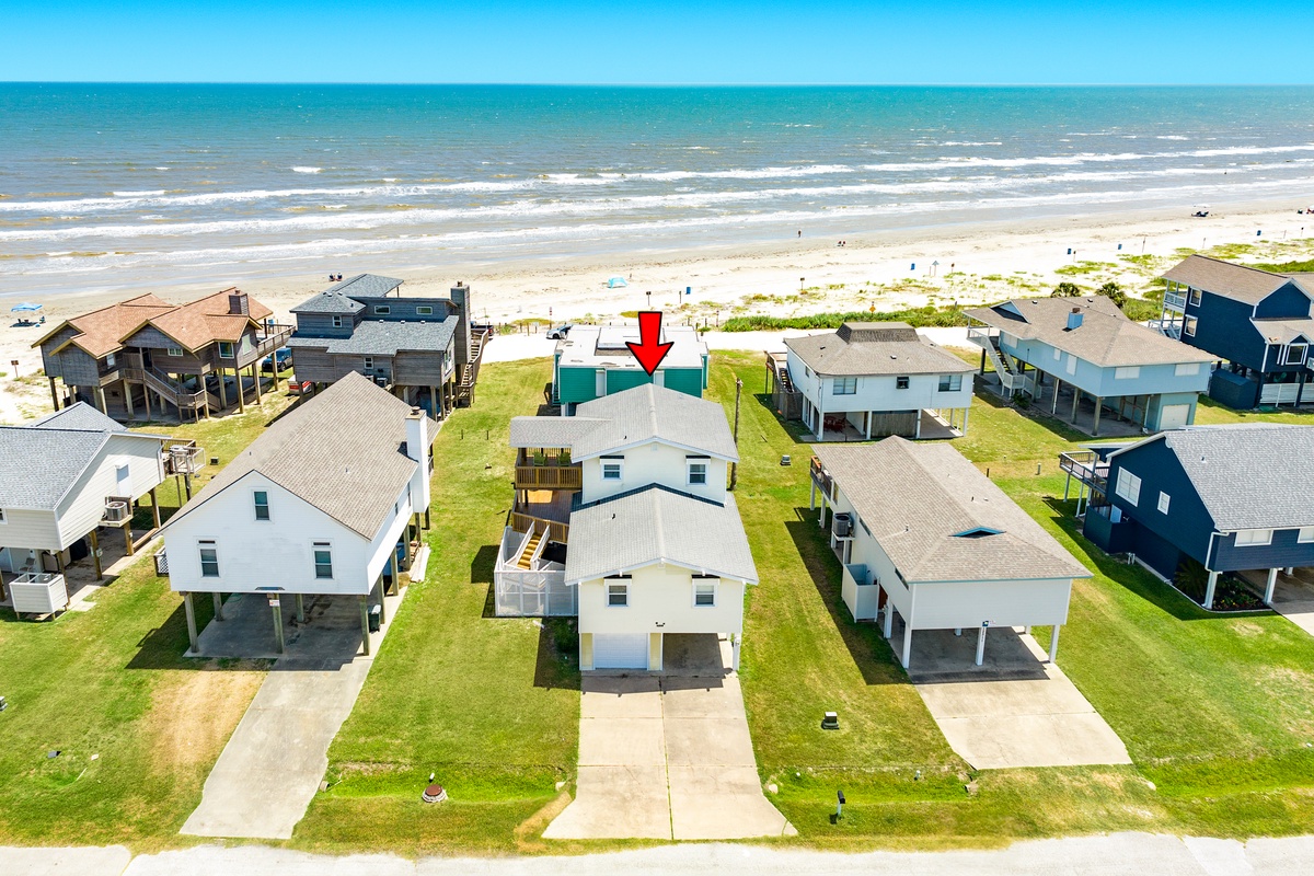 2nd row views & easy beach access to the east