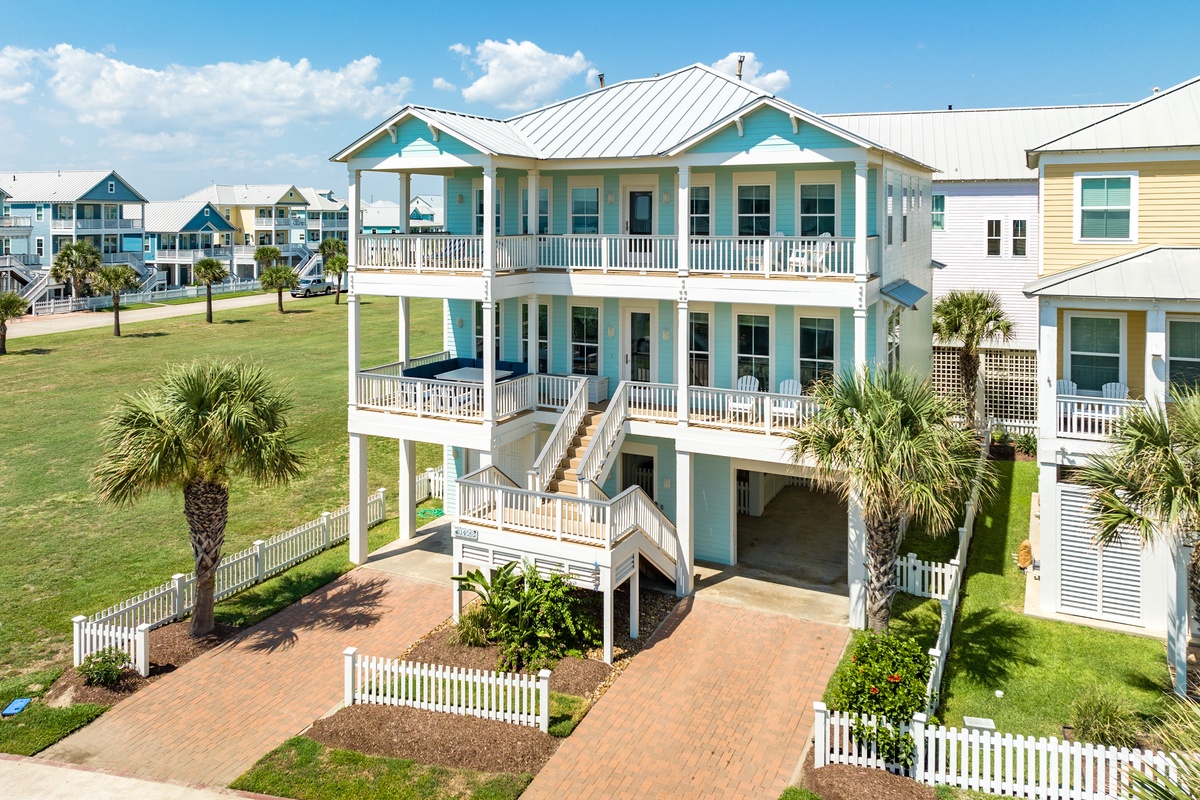 Plenty of outdoor entertainment space