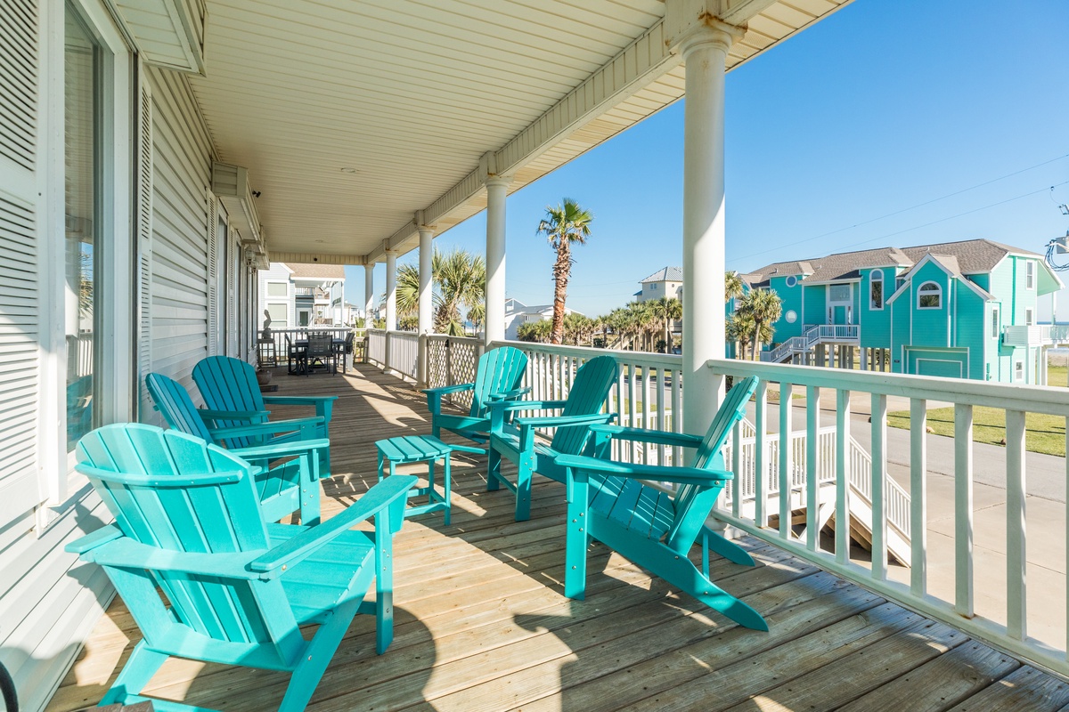 Covered deck with plenty of outdoor seating
