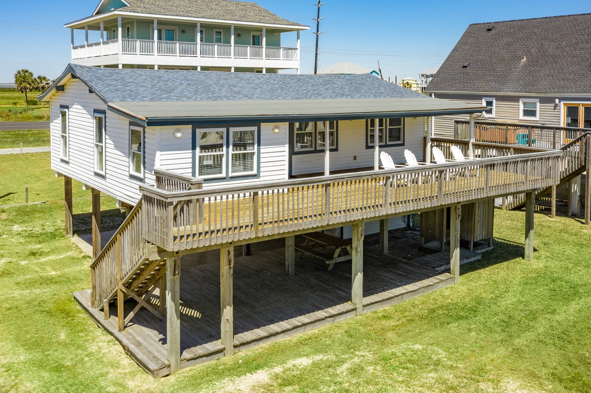 2nd row beachside home with spacious deck & sounds of the Gulf